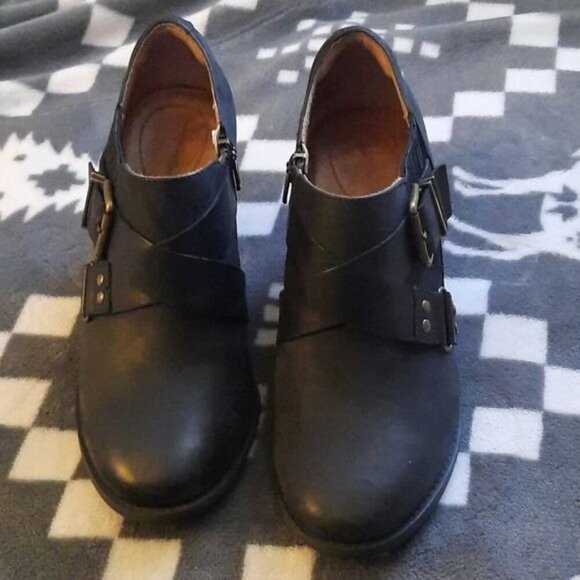 Clarks Shoes - Clarks Indigo Black Buckle Zipper 3 Inches Block Heel Ankle Bootie Size 7.5